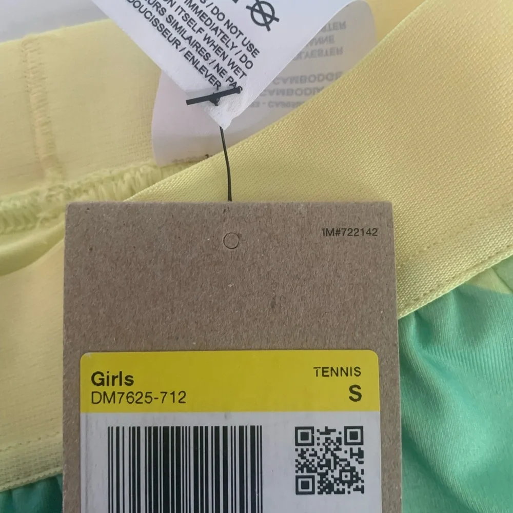 Nike Dri-FIT Yellow and Green tennis Skirt NWT girls small athleisure spring